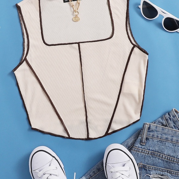 This fun crop shirt - Picture 5 of 5